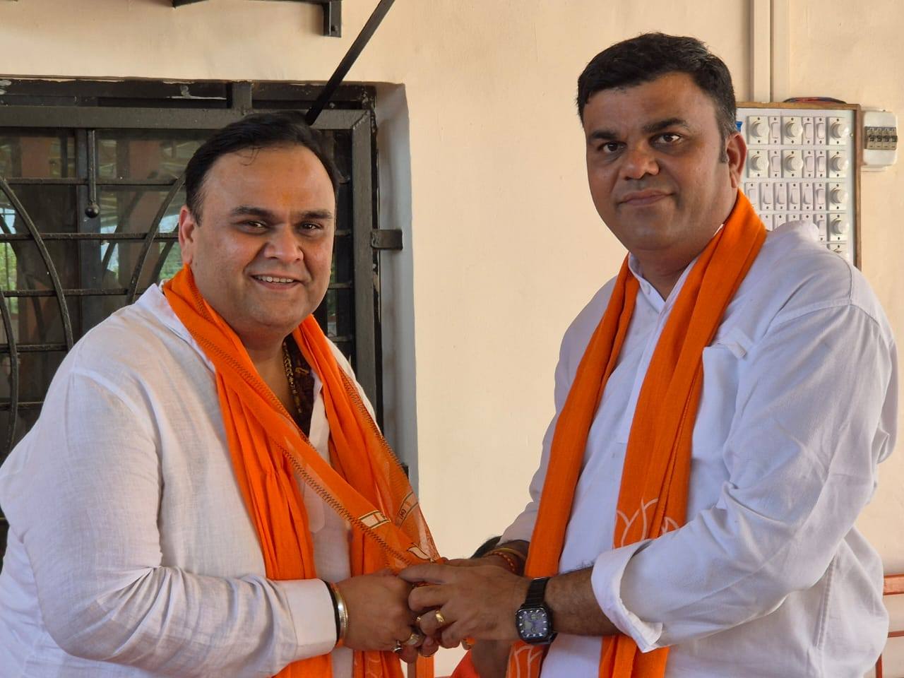 તા.૦૬-૦૬-૨૦૨૫ ના રોજ સંકલ્પથી સિદ્ધિ સુધી મોદી સરકારના ૧૧ વર્ષની મહુવા તાલુકાની કાર્યશાળામાં આ કાર્યક્રમના જિલ્લાના સંયોજક તેમજ જિલ્લા મહામંત્રી શ્રી કિશનભાઇ પટેલ, મહામંત્રી શ્રી જીગરભાઈ નાયક, સહ સંયોજક શ્રી કમલેશભાઈ પટેલ, મોહનભાઈ આહીર જયેશભાઇ પટેલ, જિલ્લામાં મહિલા મોરચાના પ્રમુખ શ્રીમતિ મનિષાબેન ચૌધરી તેમજ મહુવા ભાજપ સંગઠનની ટીમ, શક્તિ કેન્દ્રના સંયોજક, ચૂંટાયેલા તમામ જિલ્લા પંચાયત, તાલુકા પંચાયતના સભ્યશ્રીઓ તેમજ કાર્યકર્તા આગેવાનો હાજર રહ્યા.